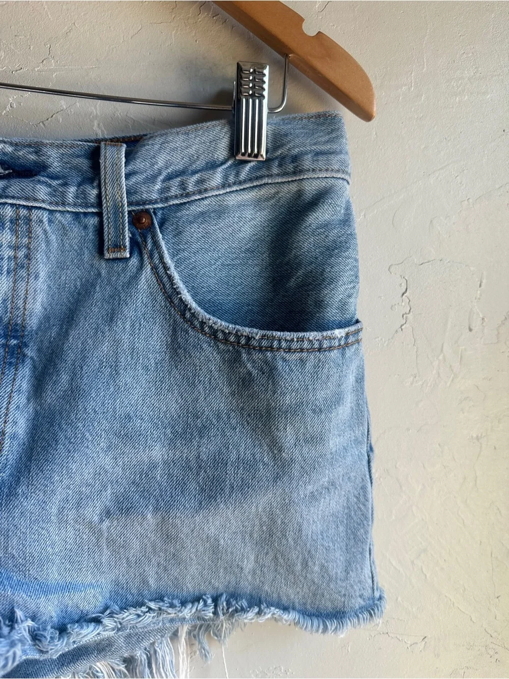 Levi's 501 Cutoff Denim Shorts Light Wash Frayed Raw Hem Festival‎ Grunge W30